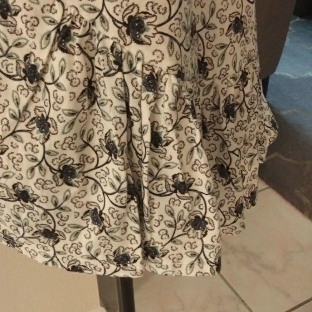 NWT LOFT Floral Top Size LP - Picture 5 of 7